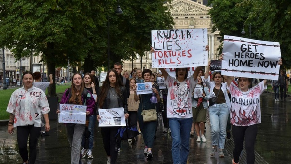 Familiares exigen investigación por los 50 prisioneros de guerra ucranianos muertos en Olenivka | 1000 Noticias