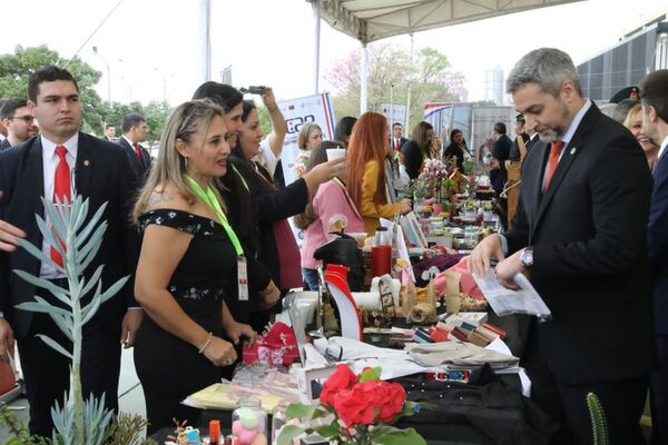 Recuerdan apriete de China, en acto de donación de Taiwán a emprendedoras - Política - ABC Color