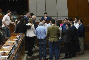 Bancadas del PLRA se resquebrajan en juicio político a Sandra Quiñónez
