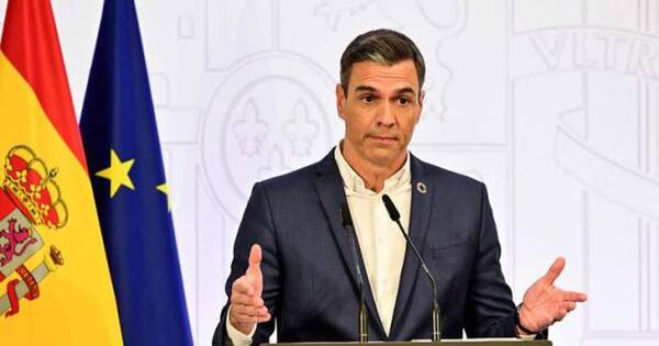 La Nación / Atípica forma de ahorrar energía para el presidente de España: aconsejó dejar de usar corbata