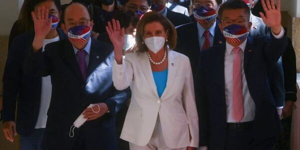 Nancy Pelosi visita el Parlamento de Taiwán: “Venimos en paz a la región”