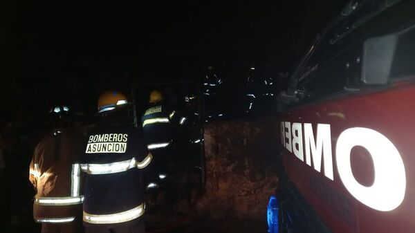 Incendio en la Chacarita vuelve a encender alerta sobre peligros en la zona - Policiales - ABC Color