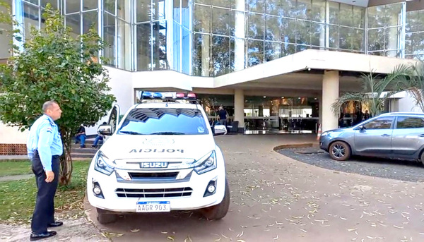 Delincuentes toman por asalto conocido hotel de CDE y roban unos G. 200 millones - La Clave