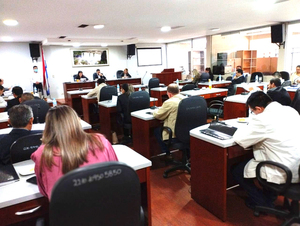 Concejales oficialistas “encajonan” pedido de explicaciones a Vaesken sobre merienda escolar - La Clave