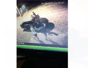 Dos amigos reducen a motoasaltante - La Clave
