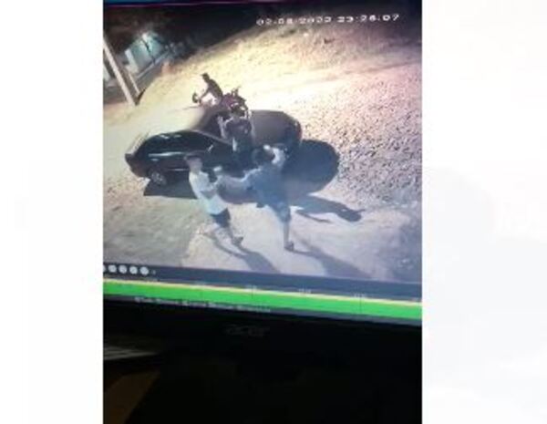 Dos amigos reducen a motoasaltante - La Clave