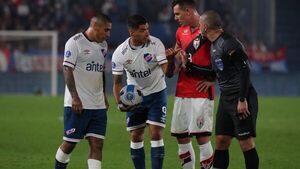 Goianiense arruina el debut de Luis Suárez en Nacional