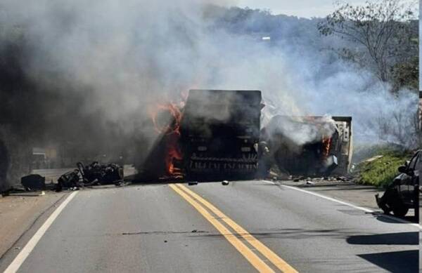 Crónica / [VIDEO] Camionera paraguaya muere en terrible accidente en Brasil