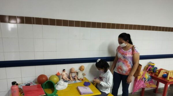 Niña lleva vida normal gracias a “invento” de médicos paraguayos
