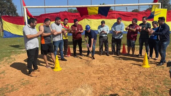 EN CIUDAD NUEVA EMPEZARON LOS TRABAJOS PARA MEJORAMIENTO DE EMPASTADO