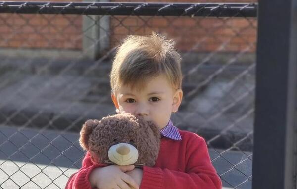 El pequeño Ignacio necesita ayuda para comprar medicamentos contra la leucemia