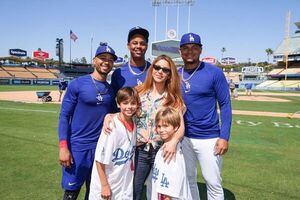 Shakira y sus hijos fueron a ver a los Dodgers en Los Ángeles - Gente - ABC Color