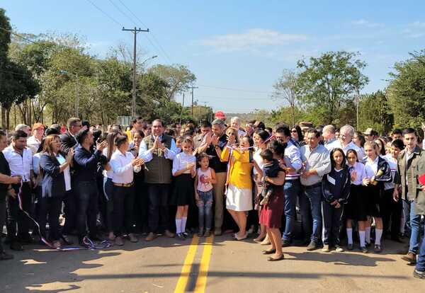 Presidente inaugura nueva ruta asfaltada en el norte