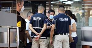 La Nación / Policías son acusados de alterar datos en sistema informático de un presunto narcotraficante prófugo