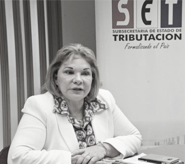 Exministra Marta González adjudicó en el 2016 USD 3.614.000 a una empresa extranjera de la que era directiva. - El Independiente