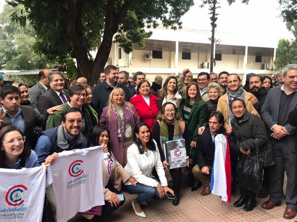 Diario HOY | Dupla Efraín-Sole “no refleja la concertación” y ya genera inquietud en el FG