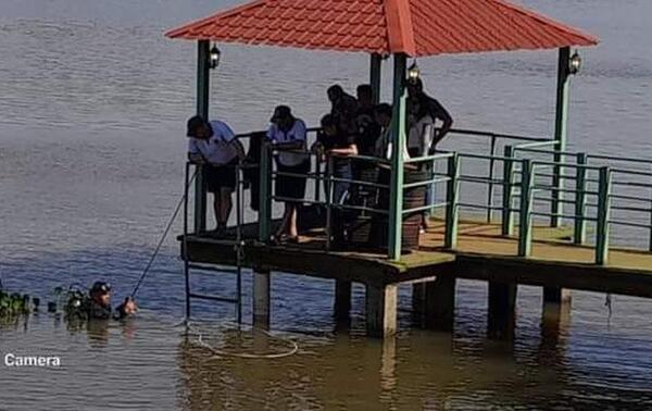 Equipo de buceo ingresó a muelle de la quinta de Zulma Gómez – Prensa 5