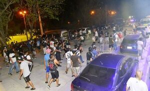 Condenan a 9 años a barras bravas tras brutal pelea en la SND que dejó un muerto