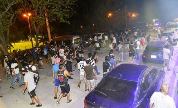 Condenan a 9 años a barras bravas tras brutal pelea en la SND que dejó un muerto