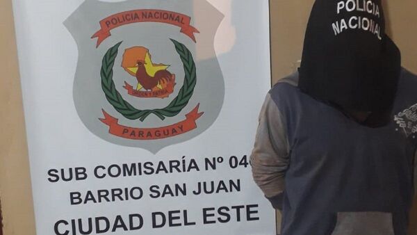 Víctimas de intento de robo golpean y capturan a presunto motochorro