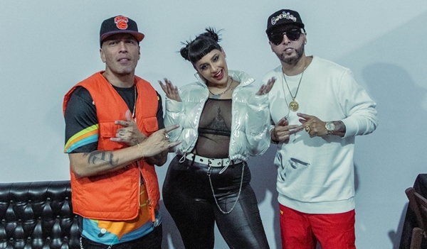 Danna Meza cantó junto a Alex y Fido - Teleshow