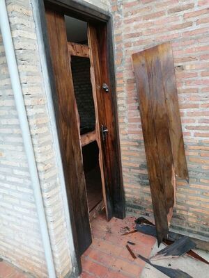 Ladrones causan destrozos en teatro de la Casona Julio Correa - Nacionales - ABC Color