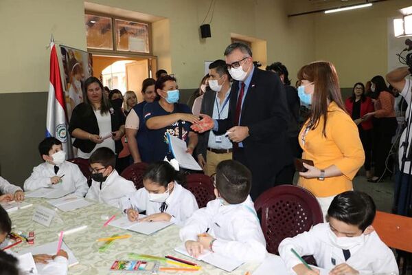 MEC realizó validación de útiles escolares, mientras estudiantes reclaman más libros - Nacionales - ABC Color