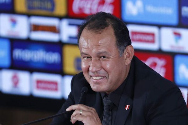 DT Reynoso promete volver a “clasificar” a Perú a un Mundial - Fútbol - ABC Color