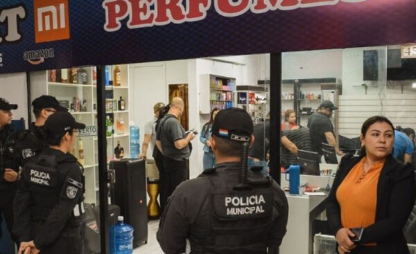 Clausuran local comercial tras denuncia de un turista