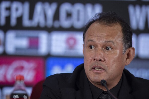 Diario HOY | Reynoso promete "volver a clasificar" a Perú a un Mundial
