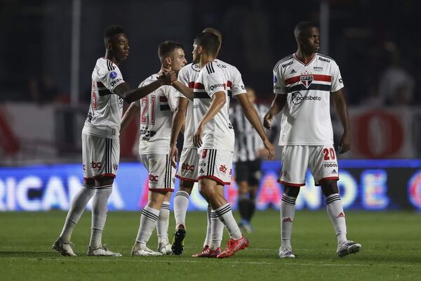 Sao Paulo derrumba la muralla del Ceará y lo derrota con gol de Nikao - Fútbol Internacional - ABC Color