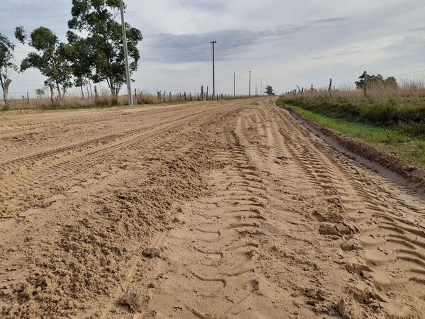 Estudiantes de Laureles se quejan del mal estado del camino - Nacionales - ABC Color