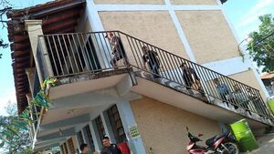 Evacuan escuela tras hallar escrito “Tiroteo, masacre y mucha sangre” por la pared del baño - Nacionales - ABC Color