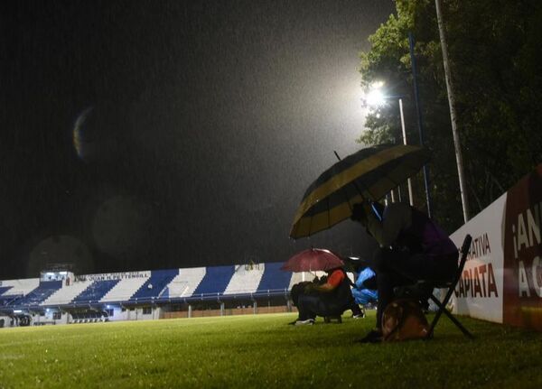 12 de Octubre cumple exigencias de iluminación - Fútbol - ABC Color