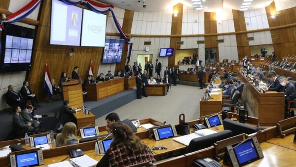 Disputas políticas arriesgan fondos para obras públicas y pago de deuda