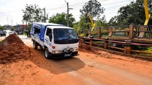 Vecinos de Ypané exigen que se arregle puente en pésimo estado
