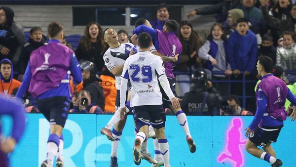 Vélez derrota a Talleres sobre el final de la ida en serie argentina