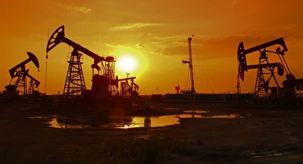 Los precios del petróleo cayeron cerca de 4%