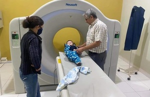 Niño de escasos recursos recibe atención médica gratuita - Noticiero Paraguay