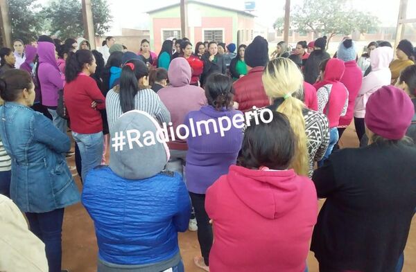 Alumnos del tercer grado de la escuela Rebeca Fortunata Alen ya cuentan con docente - Radio Imperio