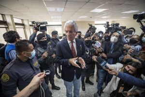 Ataque a la libertad de expresión en Guatemala: por criticas al Gobierno envían a prisión al director de El Periódico - Mundo - ABC Color