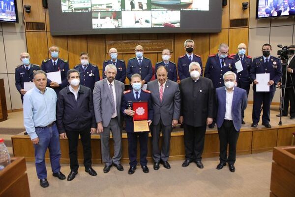 Bomberos fundadores piden leyes para mejorar el servicio y que dirigentes actuales se sienten a dialogar - Nacionales - ABC Color
