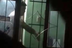 Imputan a hombre que le pegó a su madre porque no le dejó la cena