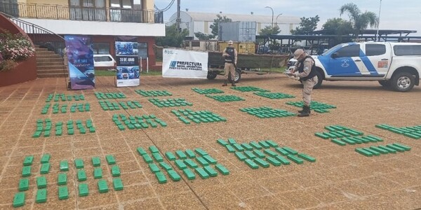 Posadas: abandonaron un bote con más de 300 kilos de droga