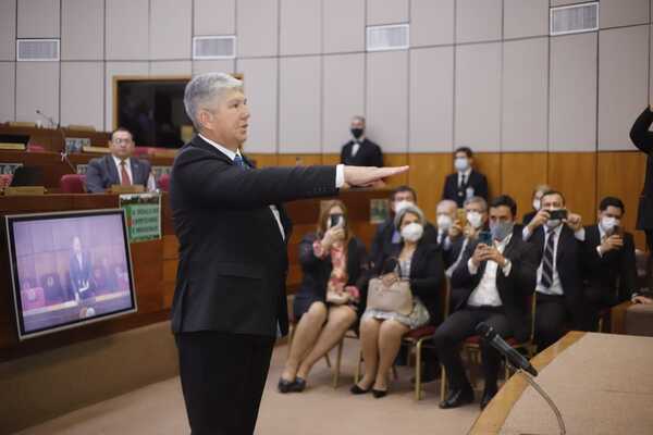 Asumió Daniel Rojas como senador y adelantó que está a favor de juicio político a Sandra Quiñónez - Megacadena — Últimas Noticias de Paraguay