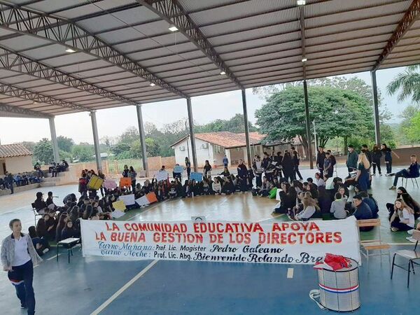 Estudiantes protestan en oposición a cambio de directores en Santa Rita - ABC en el Este - ABC Color