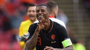 Wijnaldum llega a Roma para cerrar su fichaje