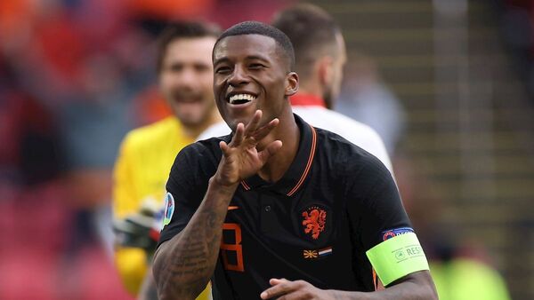 Wijnaldum llega a Roma para cerrar su fichaje
