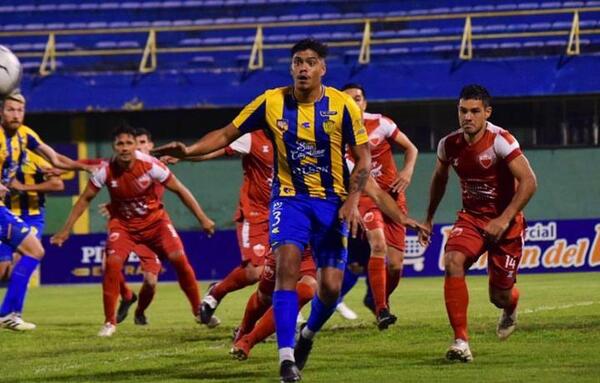 Fernando de la Mora arremete contra Luqueño por incluir jugador con contrato vencido