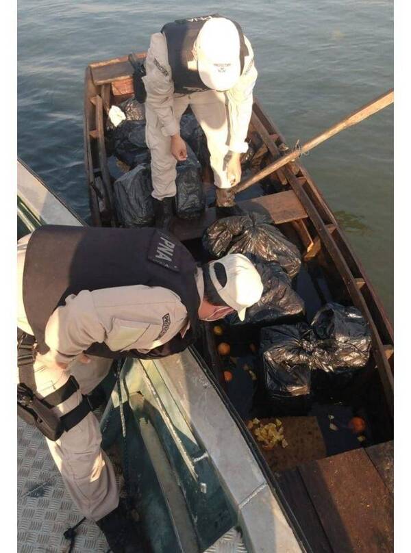 Crónica / Abandonaron un bote con más de 300 kilos de droga